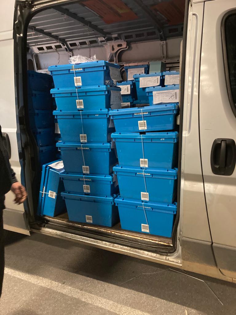Transport de caisses en camionnette